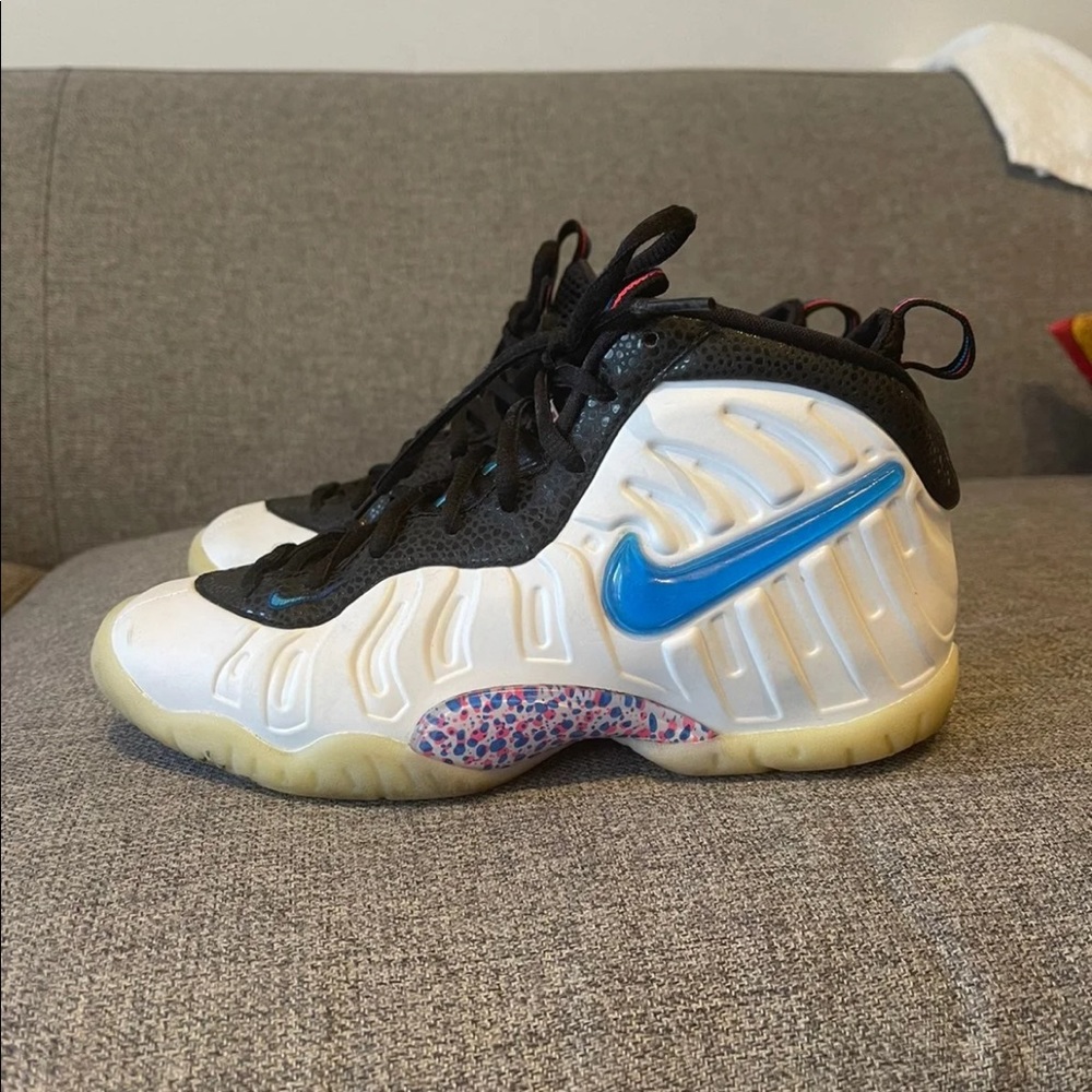 Nike foam posits GS size 5y